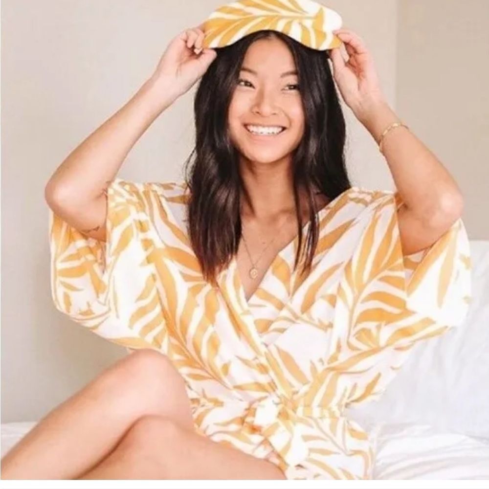 Maison Du Soir The Magnolia Kimono Robe/ Cover Up Size M/L